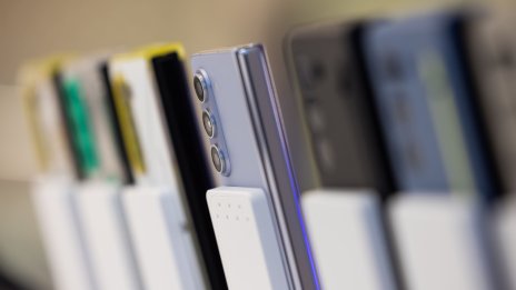 Фамилията Лий продаде акции на Samsung за 2 млрд. долара