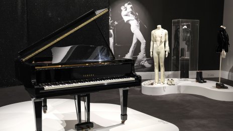 Търг с предмети на Фреди Меркюри разби всички очаквания, събирайки 50 млн. долара