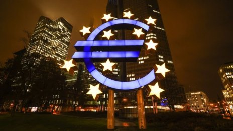 Правилният път за ЕЦБ е да се учи в движение