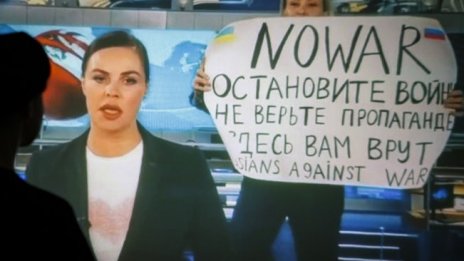 Руската журналистка, обявила протест в ефир, е наета от германската група Welt