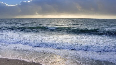 Забранява се къпането на Офицерския плаж във Варна заради замърсяване