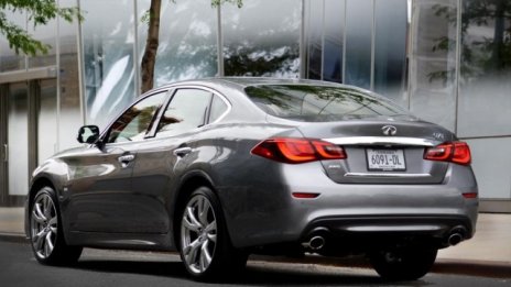 Infiniti Q70 пристига в Париж с двигател Mercedes