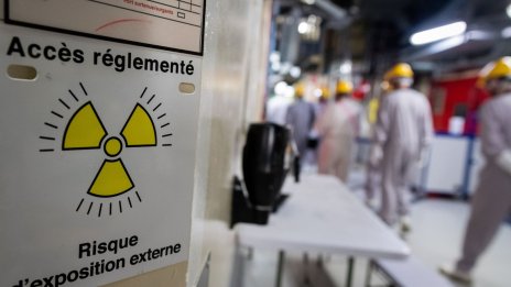 Как две инвестиционни банки и хедж фондове се възползват от пазара на уран