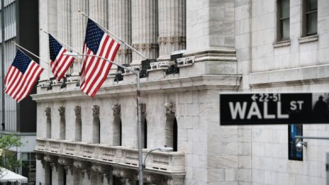 S&P 500 започва сесията на червено, но се готви за шести месец на растеж*