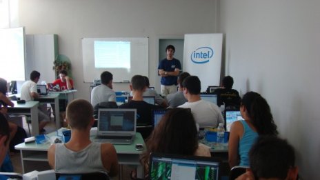 Intel стартира проект, насърчаващ иновативността на учениците