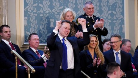 Доналд Тръмп обеща да си купи нова Tesla, за да подкрепи Илон Мъск