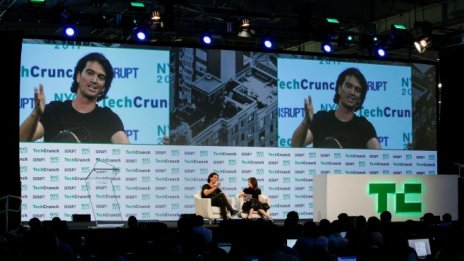 Адам Нойман се бори за шефското място в творбата на живота си - WeWork