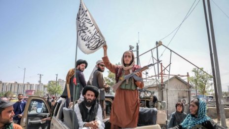 Топ афганистански политици ще преговарят с талибаните за правителство