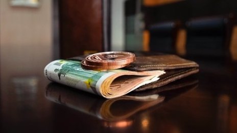 Възможно ли е всеки българин да получава 500 лв. базов доход, децата - 250 лв.?