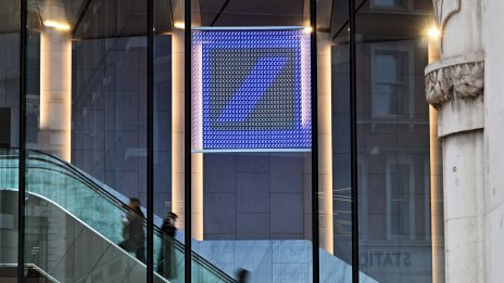 Deutsche Bank изненада с по-високи приходи и печалба за тримесечието