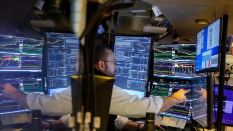 Притесненията за Apple помрачиха настроенията на Wall Street