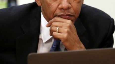 Обама помага на Apple