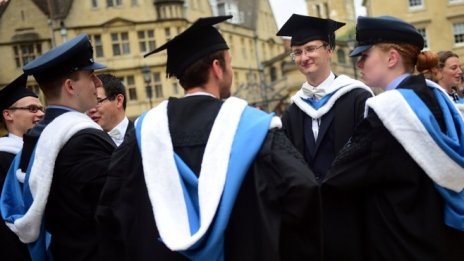 Оксфордският университет емитира първата си емисия облигации 