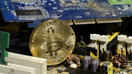 Цената на биткойна мина 10 хил. долара