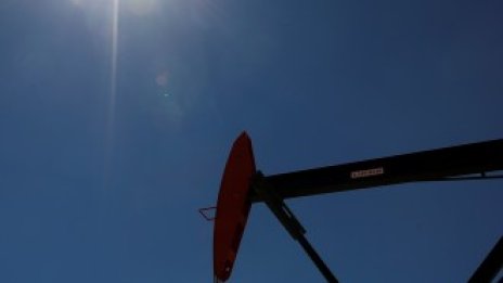 Петролните цени продължават своя спад заради увеличените американски запаси*