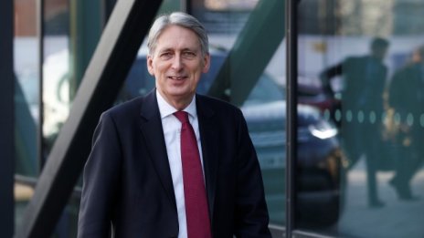 Великобритания може да задели над 15,4 млрд. паунда фискален „запас“