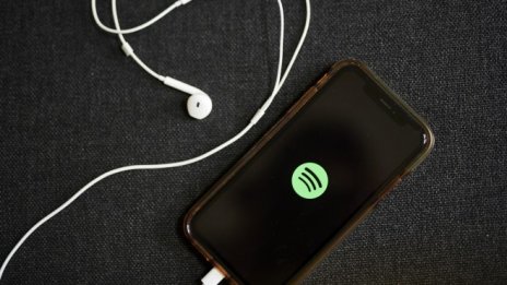 Covid-дезинформацията изтри 2,1 млрд. долара от капитализацията на Spotify