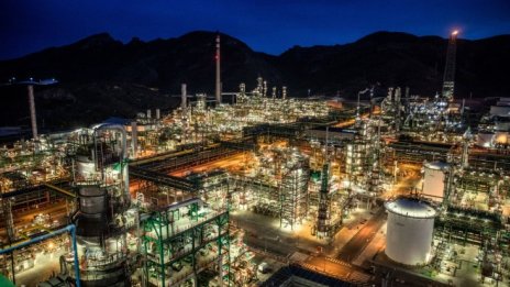 Петролът се насочва към най-добрия си януари от поне 30 години*