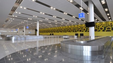 Новият терминал на летище Варна посреща първите си пътници