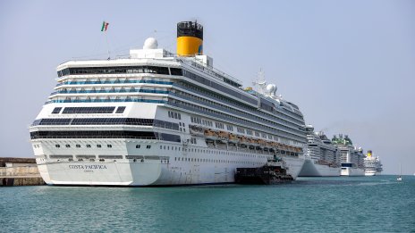 Прогнозата на Carnival подсказва, че търсенето на круизи ще се запази и през 2025 г.