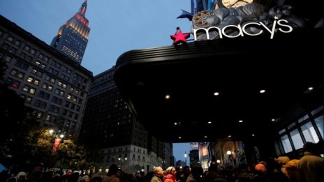 Печалбата на американската верига магазини Macy&rsquo;s надмина очакванията