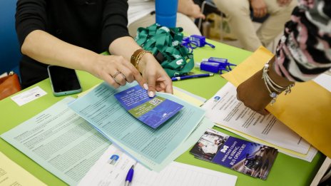 Молбите за помощи за безработни в САЩ намаляха за пета поредна седмица