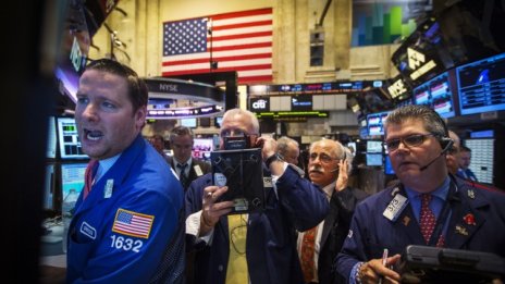 Индексите на Wall Street възстановиха част от сериозните загуби*