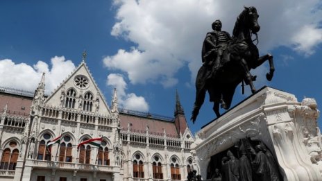 ЕС разкритикува решението на Унгария да спре разследване за отклоняване на евросредства