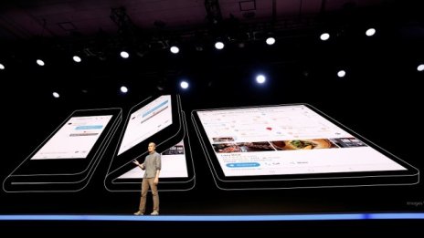 Samsung показа своя телефон с огъващ се екран