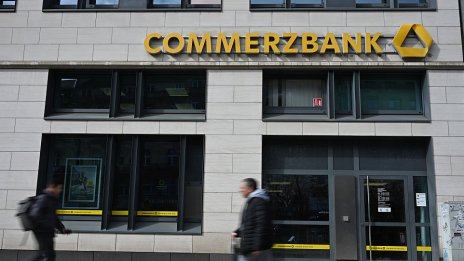 Успехът на сделката за Сommerzbank&nbsp;може да стимулира банкова консолидация в Европа
