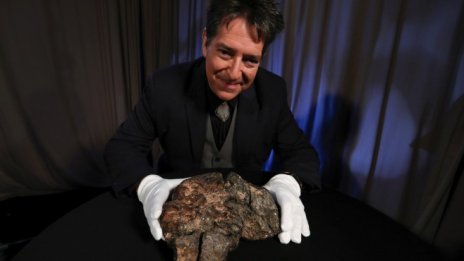 Над 600 хил. долара за парче от Луната