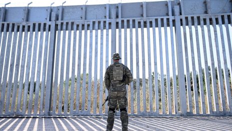 Гърция укрепва границите си срещу нелегалната миграция 