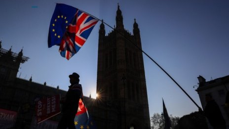 Брюксел очаква търговска сделка за Brexit до часове