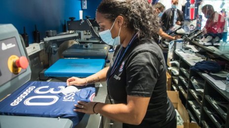 За един ден ПСЖ продаде 250 000 екипа на Меси