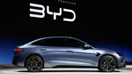 Китайските производители на електромобили продават повече плъгин хибриди в ЕС