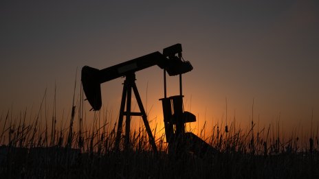 Брентът се търгува за над 100 долара за барел, Иран ще държи Ормузкия проток затворен*