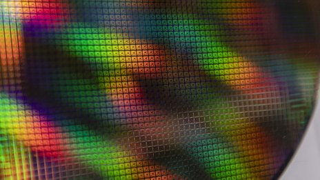 Нидерландия пое контрол над китайския производител на чипове Nexperia