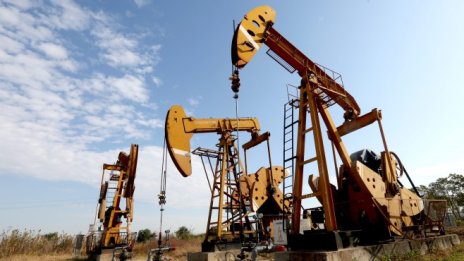 Търговската война остава водещ фактор при цените на петрола