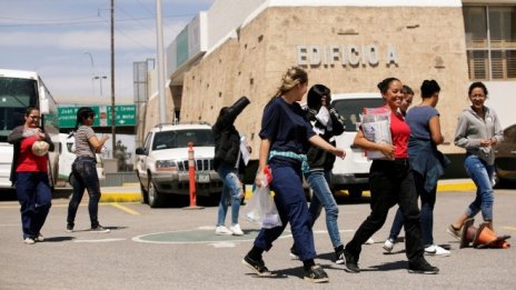 Правителството на Тръмп се стреми да направи имиграцията по-бяла и по-богата