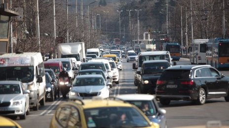 Лепенка с чип на стъклото на колата ще доказва успешен технически преглед