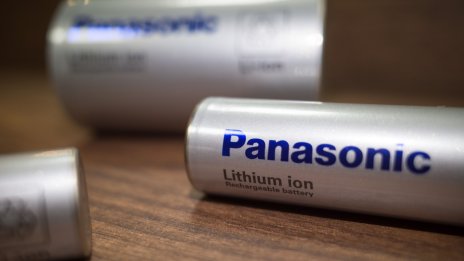 Panasonic избира разширяването на фабриките за батерии пред строежа на нови заводи