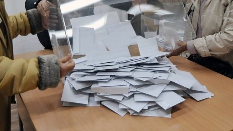 Все още не е ясно дали ЦИК ще обжалва решението на съда за машинното гласуване
