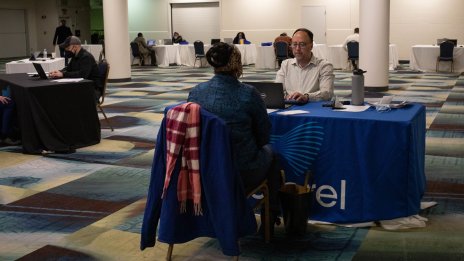 Заявленията за помощи при безработица в САЩ намаляват за първи път от три седмици