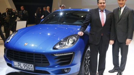 Служителите на Porsche с нови бонуси
