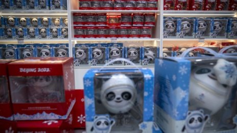 Манията в Китай по талисмана на Олимпиадата стигна и до полицията