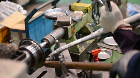 Промишленото производство в България се свива през юни 