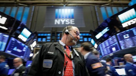 Dow записа лек спад след силно волатилна сесия 
