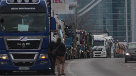 Строителите се събраха на протест в София