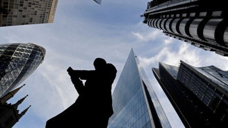 Къде са пропуските на големите банки в борбата с прането на пари?