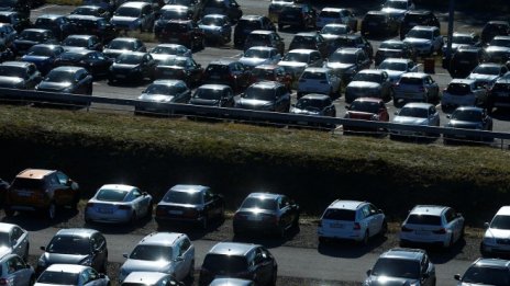 Спадът в продажбите на автомобили в Китай вече засегна най-големите компании